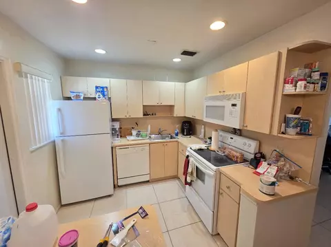 700 Layne Blvd #318, Hallandale Beach, FL 33009