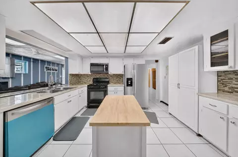 Kitchen - 2251 SW 67th Way NE, Miramar, FL 33023 photo 1 of 2