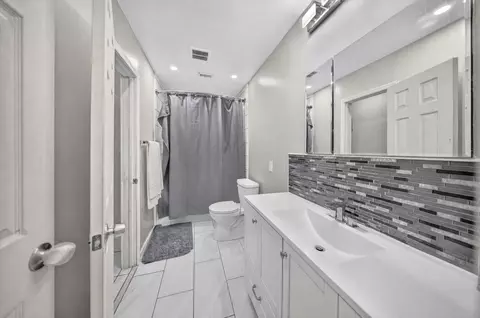 Bath - 2251 SW 67th Way NE, Miramar, FL 33023 photo 1 of 2
