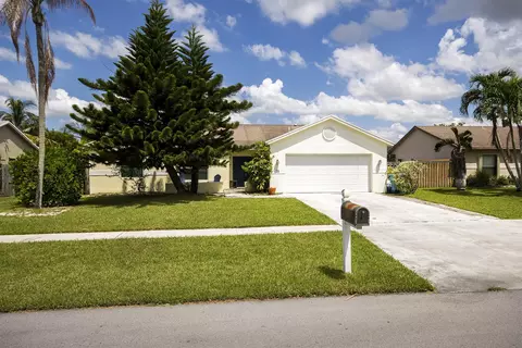 35 Cedar Cir, Boynton Beach, FL 33436