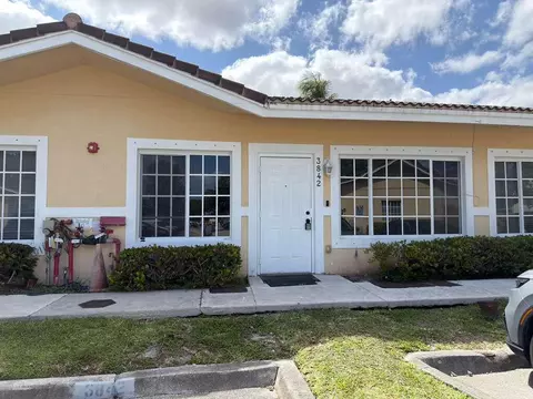 3842 SW 48th Ave, Hollywood, FL 33023