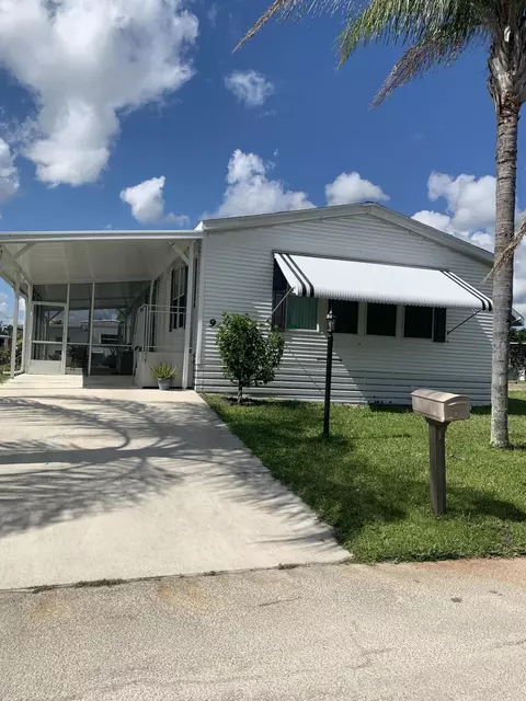 9 Maya Way, Port Saint Lucie, FL 34952