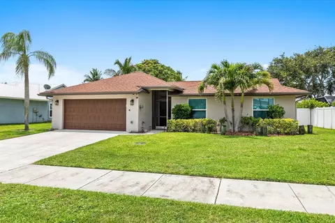 Exterior - 200 Park Pl, Jupiter, FL 33458 photo 2 of 13