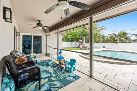 Exterior - 200 Park Pl, Jupiter, FL 33458 photo 3 of 13