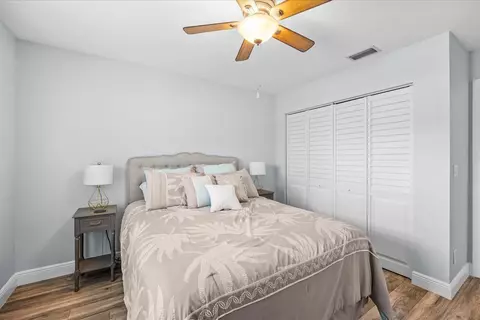 Bedroom - 200 Park Pl, Jupiter, FL 33458 photo 4 of 5