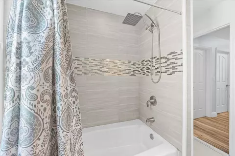 Bath - 200 Park Pl, Jupiter, FL 33458 photo 5 of 5