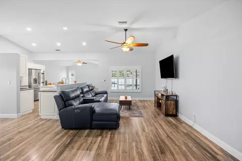 Living - 200 Park Pl, Jupiter, FL 33458 photo 1 of 1