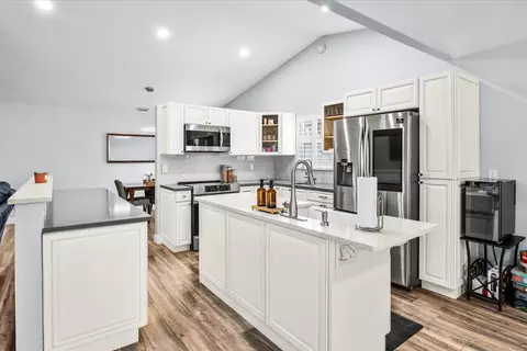 Kitchen - 200 Park Pl, Jupiter, FL 33458 photo 1 of 6