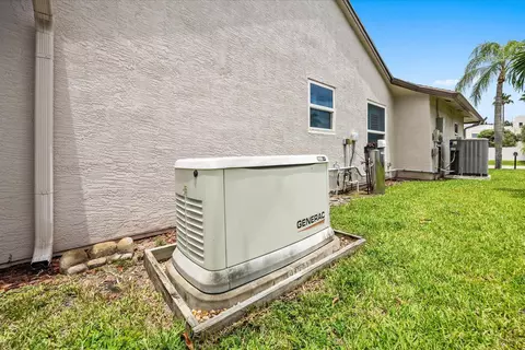 Exterior - 200 Park Pl, Jupiter, FL 33458 photo 12 of 13