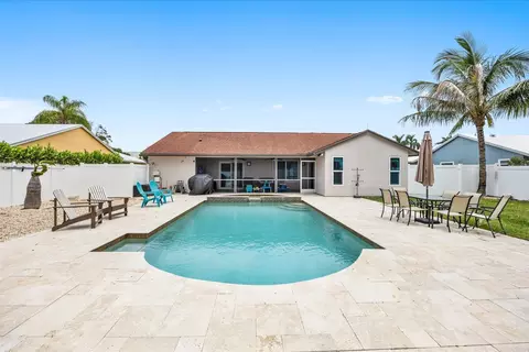 Exterior - 200 Park Pl, Jupiter, FL 33458 photo 8 of 13