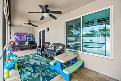 Exterior - 200 Park Pl, Jupiter, FL 33458 photo 4 of 13
