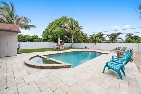 Exterior - 200 Park Pl, Jupiter, FL 33458 photo 6 of 13