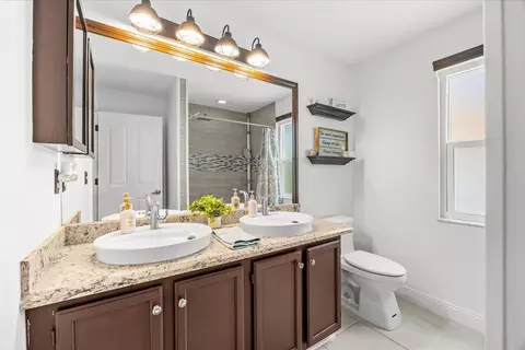 Bath - 200 Park Pl, Jupiter, FL 33458 photo 4 of 5