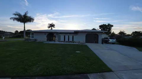 2950 SE San Jeronimo Rd, Port Saint Lucie, FL 34952