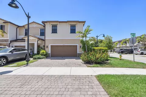 4721 Santa Cruz Way, Davie, FL 33314