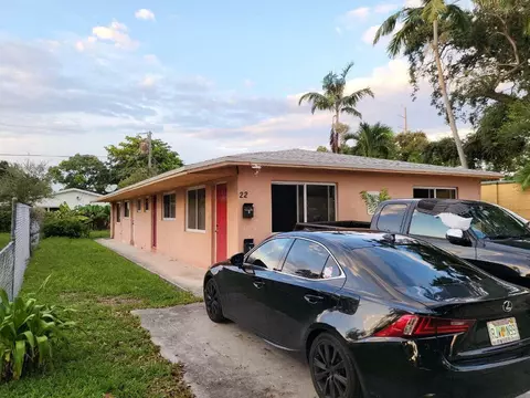 22 SW 9th St #1-2, Hallandale Beach, FL 33009