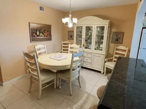 Dining - 651 Pine Dr #207, Pompano Beach, FL 33060 photo 2 of 3
