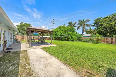 Exterior - 1 Windsor Rd W, Jupiter, FL 33469 photo 3 of 6