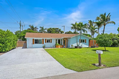 Exterior - 1 Windsor Rd W, Jupiter, FL 33469 photo 2 of 6