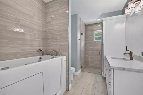 Bath - 12323 N 150th Ct N, Jupiter, FL 33478 photo 4 of 4