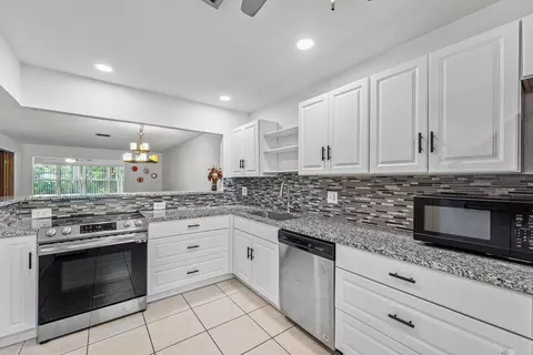 2638 Gately Dr E #125, West Palm Beach, FL 33415