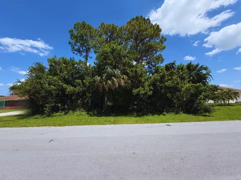 2871 SW Lucerne St, Port St Lucie, FL 34953