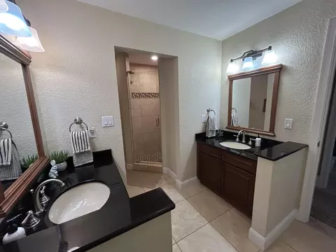 Bath - 1476 NE 40th Ave, Okeechobee, FL 34972 photo 1 of 10