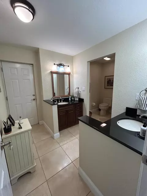 Bath - 1476 NE 40th Ave, Okeechobee, FL 34972 photo 2 of 10