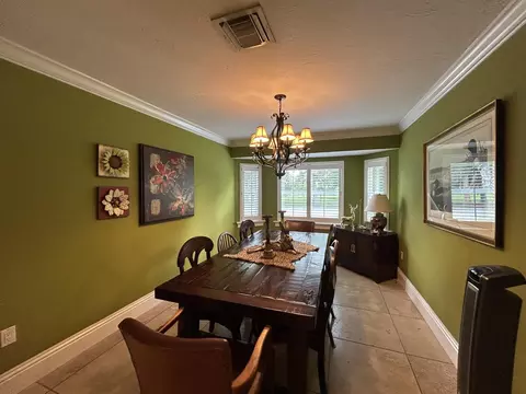 Dining - 1476 NE 40th Ave, Okeechobee, FL 34972 photo 2 of 2