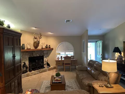 Living - 1476 NE 40th Ave, Okeechobee, FL 34972 photo 3 of 4