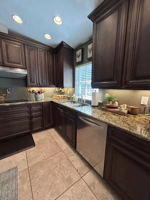 Kitchen - 1476 NE 40th Ave, Okeechobee, FL 34972 photo 1 of 7