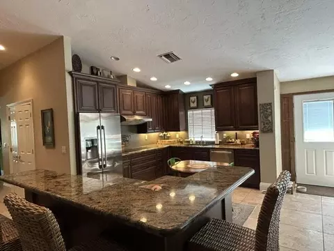 Kitchen - 1476 NE 40th Ave, Okeechobee, FL 34972 photo 5 of 7