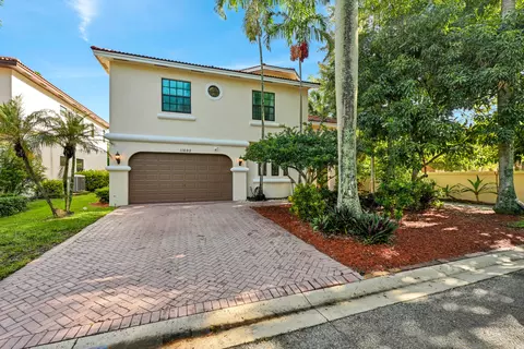 11695 NW 2nd St, Plantation, FL 33325