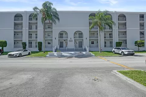 7980 N French Dr #3-202, Pembroke Pines, FL 33024