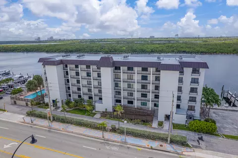 3200 N Ocean Dr #104, Hollywood, FL 33019