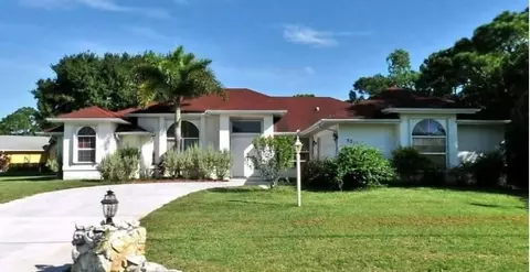 3217 SE Quay St, Port Saint Lucie, FL 34984