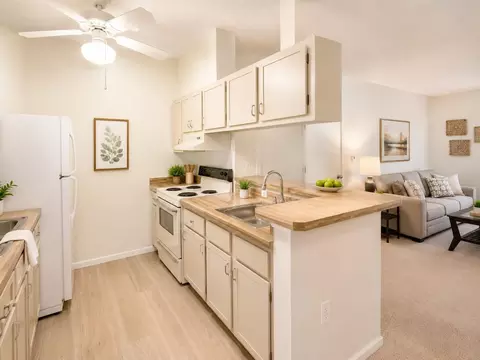 9690 S Belfort Cir #215, Tamarac, FL 33321