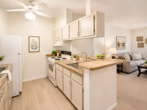 9690 S Belfort Cir #215, Tamarac, FL 33321