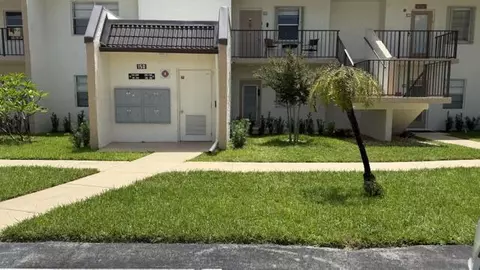 150 Lake Meryl Dr, West Palm Beach, FL 33411