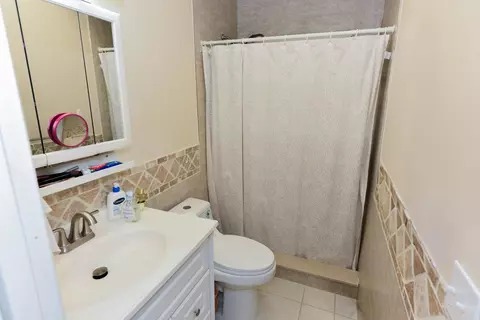 Bath - 18625 Loxahatchee River Rd, Jupiter, FL 33458 photo 1 of 2