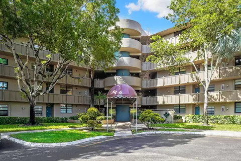 901 Colony Point Cir #207, Pembroke Pines, FL 33026