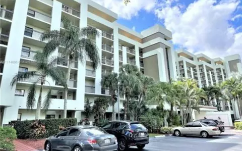 7050 NW 44th St #403, Lauderhill, FL 33319