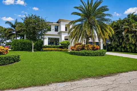 512 Lake Dr, Delray Beach, FL 33444