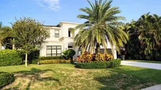 512 Lake Dr, Delray Beach, FL 33444