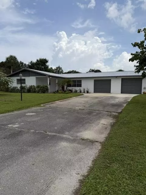 1315 Parkland Blvd, Fort Pierce, FL 34982