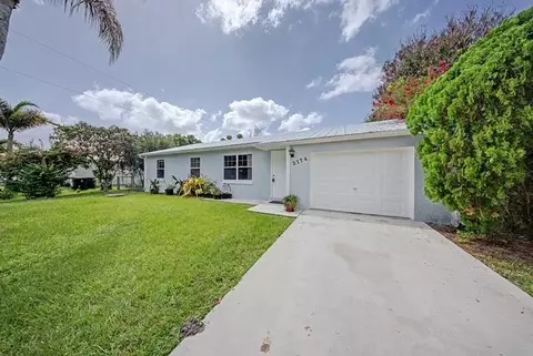2174 SE Broward Ter, Port Saint Lucie, FL 34952