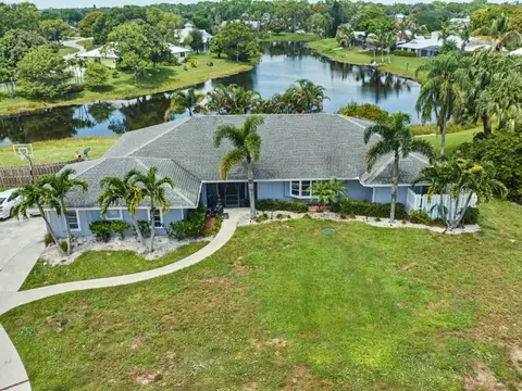 2185 NE Ocapi Ct, Jensen Beach, FL 34957