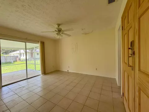 Living - 3816 SE Middle St, Stuart, FL 34997 photo 3 of 4