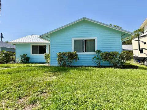 Exterior - 3816 SE Middle St, Stuart, FL 34997 photo 2 of 14