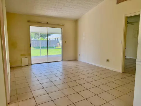 Living - 3816 SE Middle St, Stuart, FL 34997 photo 1 of 4